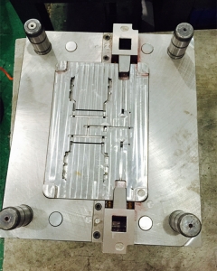 外殼塑料模具201330，深圳塑膠模具廠，精密模具加工